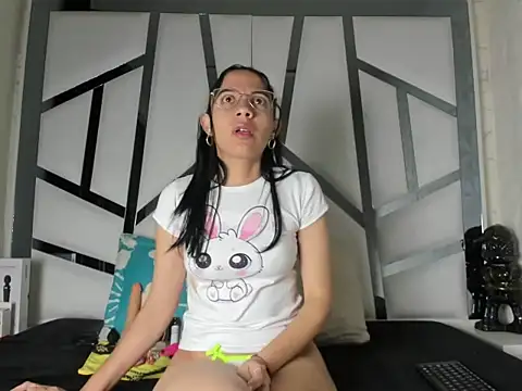 Lunahot68 online show from April 2026 02:51:02 AM