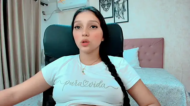 littlemolly walcott online show from April 2026 11:02:01 PM