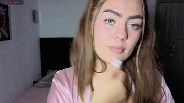 Snapshot of VelourNyx chatting on January 2026 03:43:01 AM VelourNyx online show from January 2026 03:43:01 AM