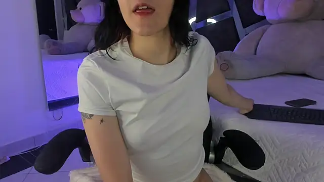 ElaRabbit online show from April 2026 08:06:01 PM