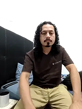 Snapshot of CarlosGM77 chatting on April 2026 03:18:02 PM CarlosGM77 online show from April 2026 03:18:02 PM