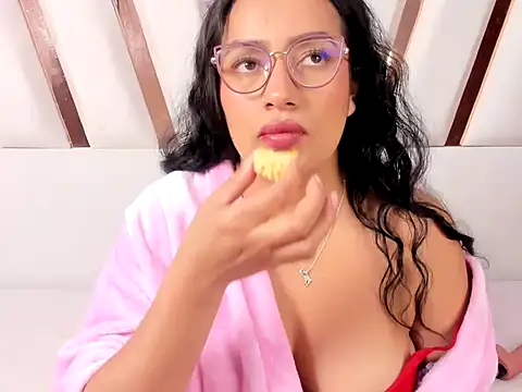 MiaKleinX online show from June 2026 12:32:02 AM
