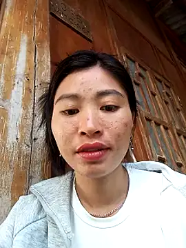 Hiniyk2 online show from May 2026 11:07:01 AM