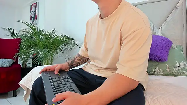 Liam saint online show from March 2026 01:18:01 PM