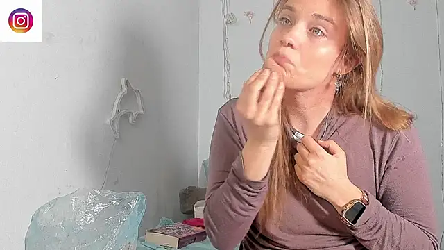 YoungSophie online show from February 2026 05:03:02 PM