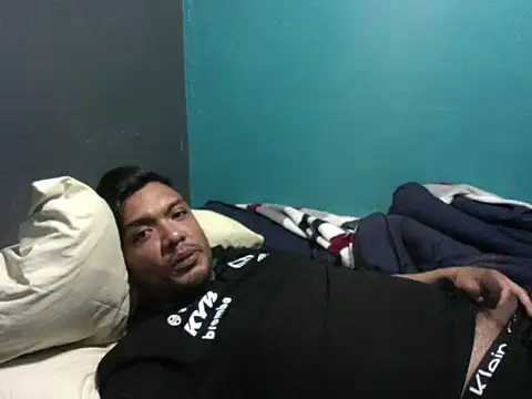 latinomoreno95 online show from April 2026 11:18:02 AM