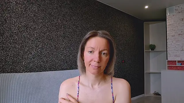 Amanda Luxe online show from May 2026 03:00:01 AM