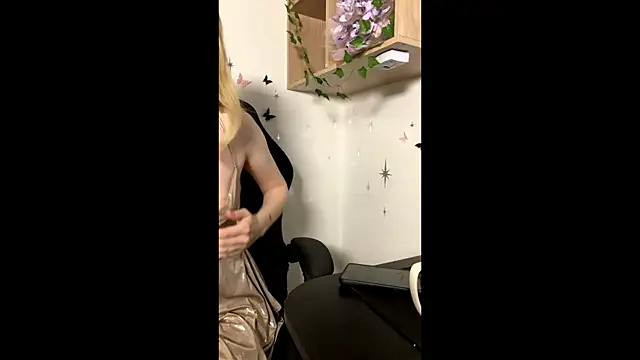 KissChristie online show from February 2026 03:38:01 PM