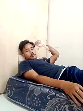 Snapshot of Reynalx chatting on January 2026 11:03:02 PM Reynalx online show from January 2026 11:03:02 PM