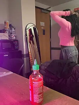 Snapshot of CookiesNcreaming chatting on February 2026 10:37:01 PM CookiesNcreaming online show from February 2026 10:37:01 PM