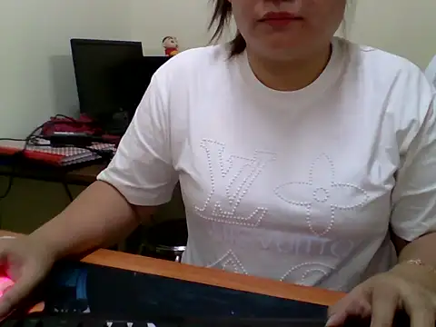 Sarah no land online show from April 2026 03:06:01 AM