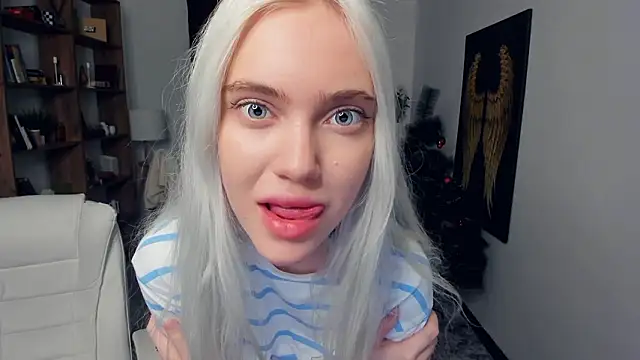 KristalCrowner online show from January 2026 06:55:01 PM