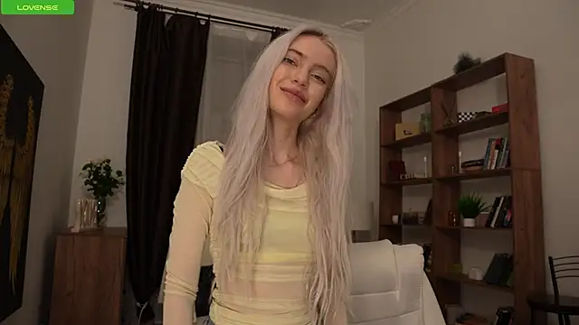 KristalCrowner online show from May 2026 07:08:01 PM