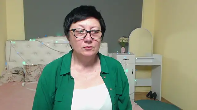 EmilyL0ve online show from May 2026 05:53:02 PM