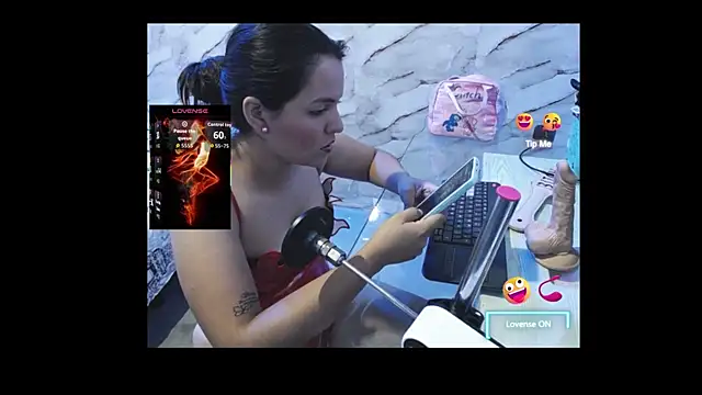 Snapshot of zaraluxx1 chatting on January 2026 11:52:02 PM zaraluxx1 online show from January 2026 11:52:02 PM