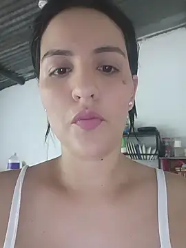 Snapshot of zaraluxx1 chatting on February 2026 04:22:02 PM zaraluxx1 online show from February 2026 04:22:02 PM