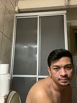 GostosoRS25 online show from May 2026 03:50:01 PM