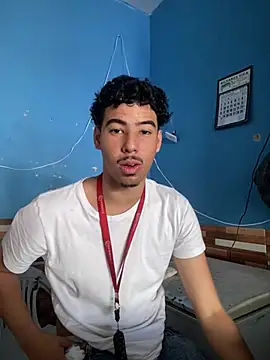 lzinho9153 online show from May 2026 06:05:01 PM