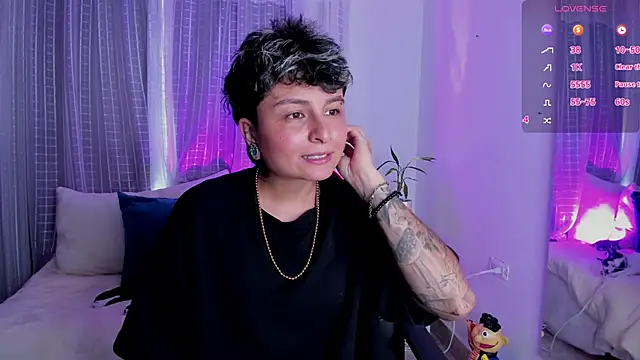 Snapshot of Zury_Ramirez chatting on April 2026 10:40:02 PM Zury Ramirez online show from April 2026 10:40:02 PM