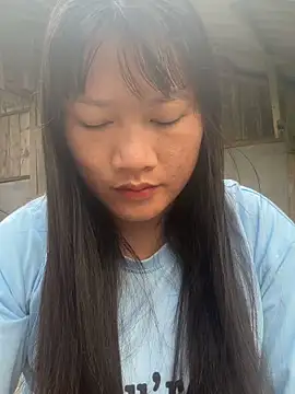 Snapshot of Suni-ii chatting on April 2026 11:37:02 PM Suni-ii online show from April 2026 11:37:02 PM