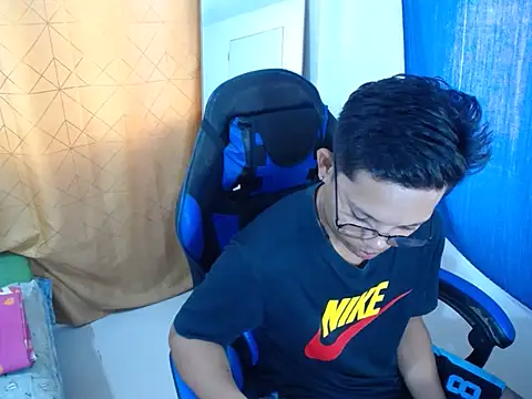 holly oreo online show from July 2026 10:46:02 PM