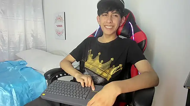 julian xx online show from April 2026 07:38:02 PM