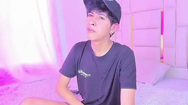 julian xx online show from June 2026 07:51:02 PM