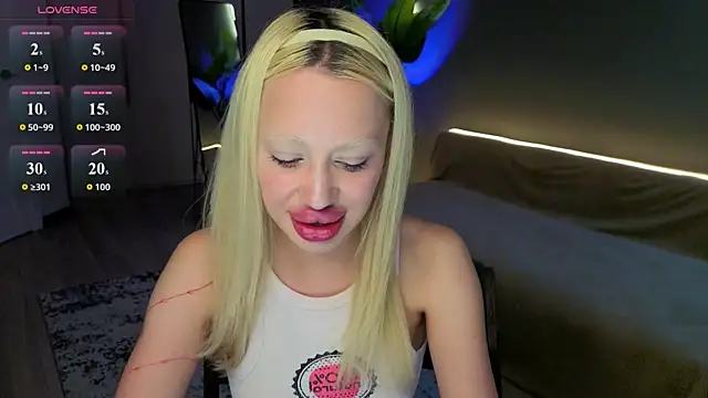 Luna Beverly online show from June 2026 08:35:02 PM