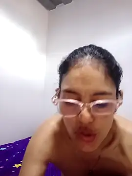 Elizabeth manzon online show from May 2026 07:10:01 PM