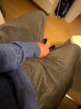 Snapshot of Bigross21 chatting on March 2026 11:43:01 PM Bigross21 online show from March 2026 11:43:01 PM