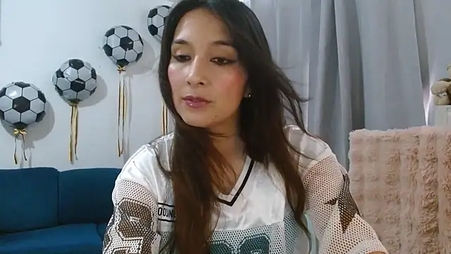 Snapshot of Almaglow_ chatting on July 2026 04:13:01 PM Almaglow online show from July 2026 04:13:01 PM