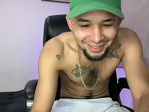 Snapshot of enyel_100 chatting on March 2026 06:21:01 PM enyel 100 online show from March 2026 06:21:01 PM