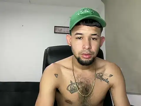 Snapshot of enyel_100 chatting on March 2026 06:48:01 PM enyel 100 online show from March 2026 06:48:01 PM