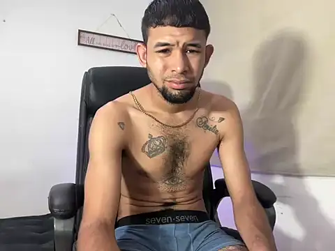 Snapshot of enyel_100 chatting on March 2026 05:56:01 PM enyel 100 online show from March 2026 05:56:01 PM