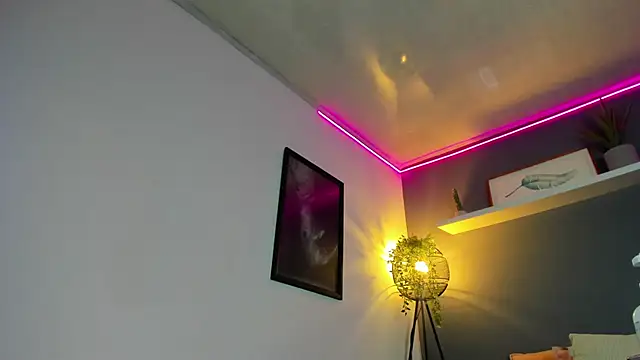 Kira Exe  online show from April 2026 01:41:01 PM