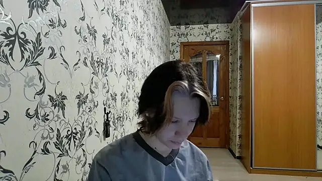 LxayBloom online show from April 2026 02:33:01 PM