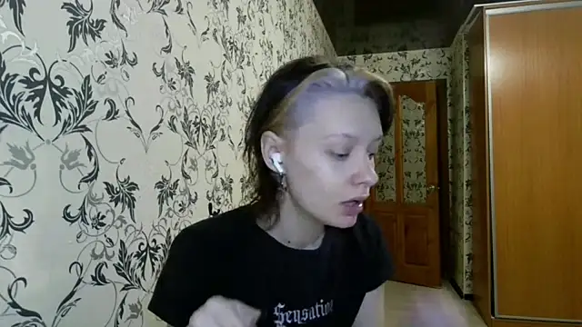 LxayBloom online show from May 2026 01:21:01 AM