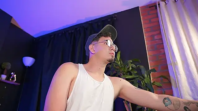 Leo Valmore online show from February 2026 12:31:01 AM