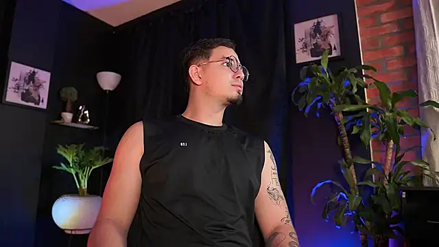 Leo Valmore online show from February 2026 12:48:02 AM