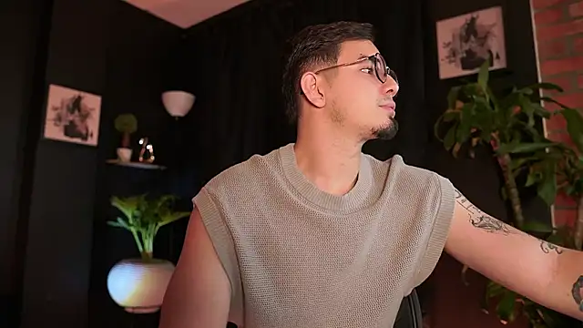 Leo Valmore online show from February 2026 12:48:02 AM