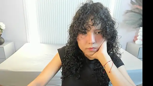 ZoeFox5 online show from January 2026 12:10:01 PM