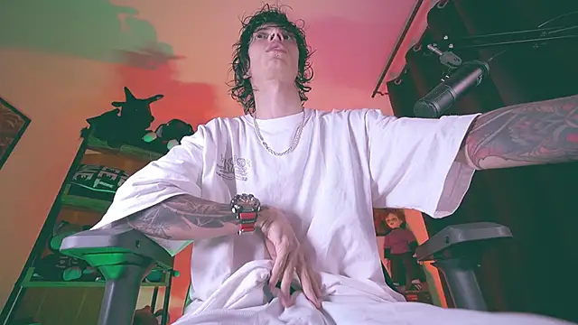 Snapshot of Olliver___y chatting on June 2026 01:39:01 AM Olliver y online show from June 2026 01:39:01 AM
