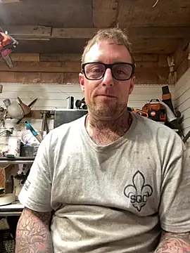 Snapshot of WIDBIGWHITECOCK chatting on January 2026 06:17:01 AM WIDBIGWHITECOCK online show from January 2026 06:17:01 AM