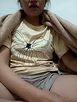 yumyum112 online show from March 2026 01:49:01 PM