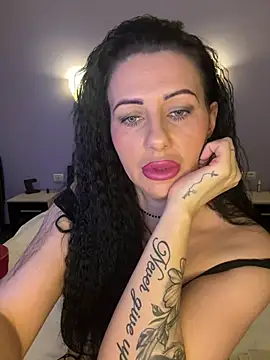 IRISWHITE17 online show from May 2026 09:03:02 AM