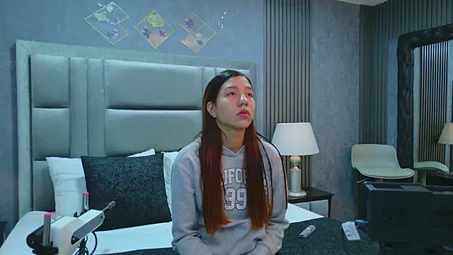 Snapshot of VioletFroost chatting on January 2026 07:37:02 PM VioletFroost online show from January 2026 07:37:02 PM