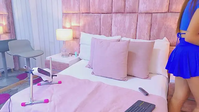 Snapshot of VioletFroost chatting on April 2026 07:37:02 PM VioletFroost online show from April 2026 07:37:02 PM