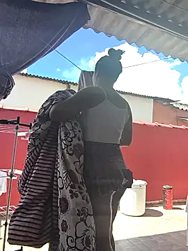 Snapshot of Larissinha015 chatting on January 2026 05:37:01 PM Larissinha015 online show from January 2026 05:37:01 PM