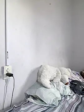 Snapshot of Larissinha015 chatting on February 2026 07:48:01 PM Larissinha015 online show from February 2026 07:48:01 PM