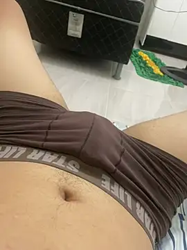 Snapshot of novinhode19yy chatting on April 2026 01:17:01 AM novinhode19yy online show from April 2026 01:17:01 AM